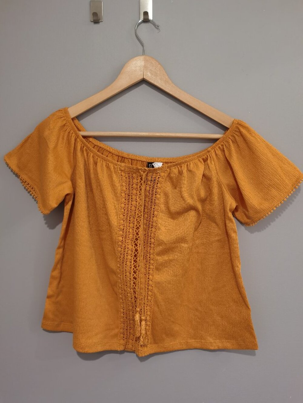 H&M Divided Mustard Off Shoulder Boho Top | Size M